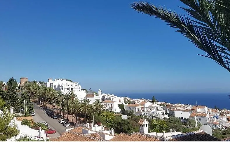 Lovely 2 Bedroom In Capuchinos, San Juan De Capistrano, Nerja Apartament